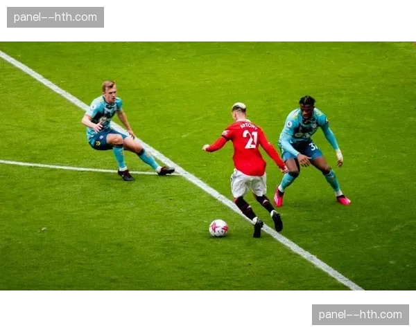 曼联1-0绝杀埃弗顿升至英超第四，卡里克神换人打破客场魔咒